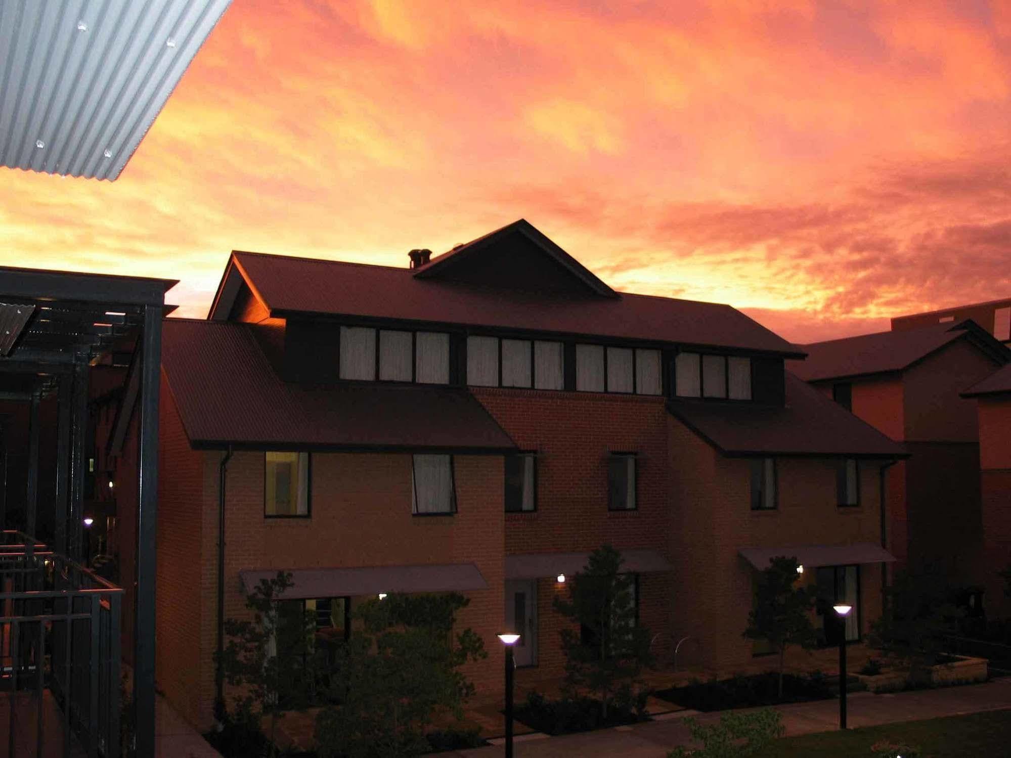 Sydney University Village Bagian luar foto