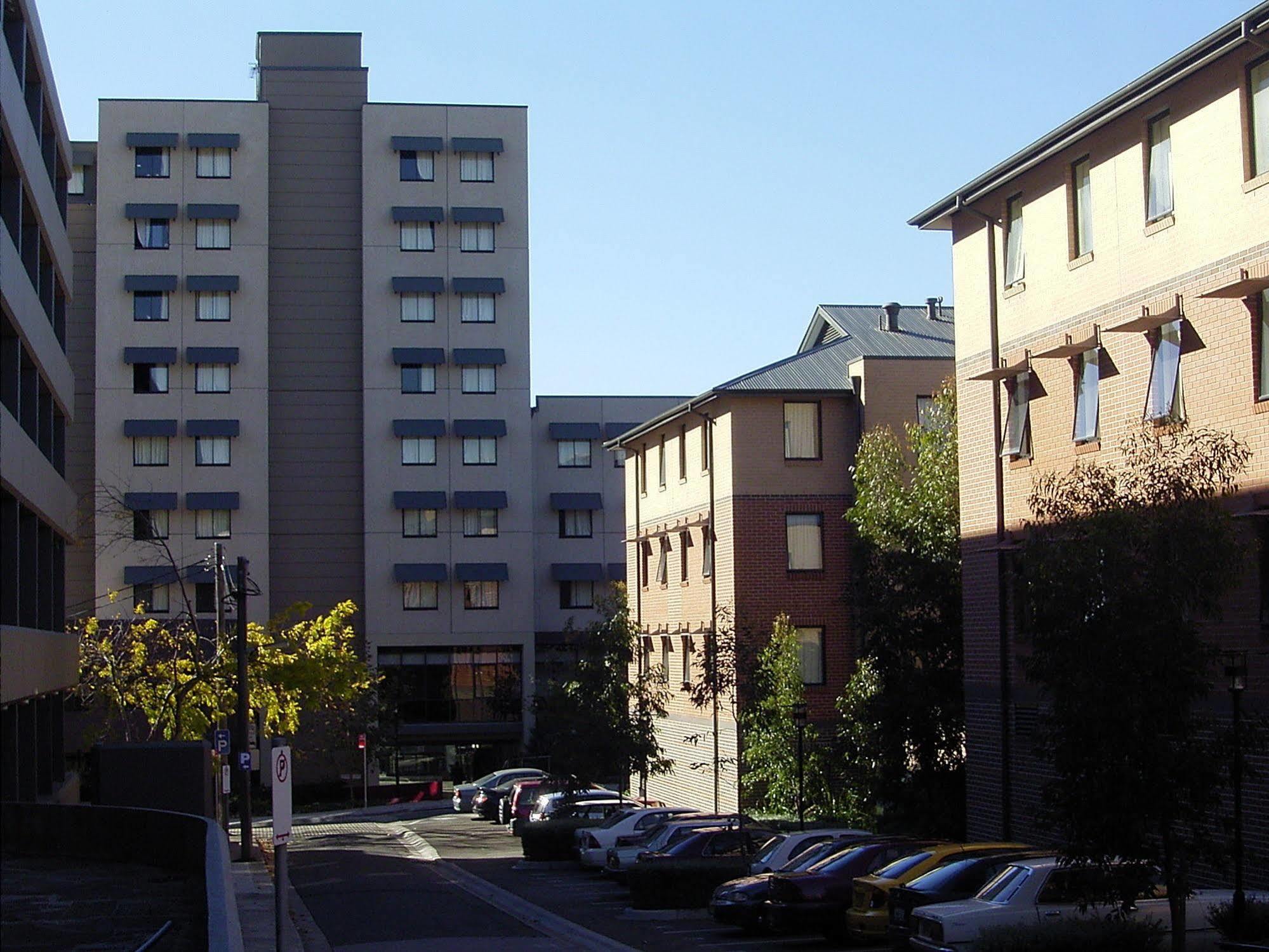 Sydney University Village Bagian luar foto