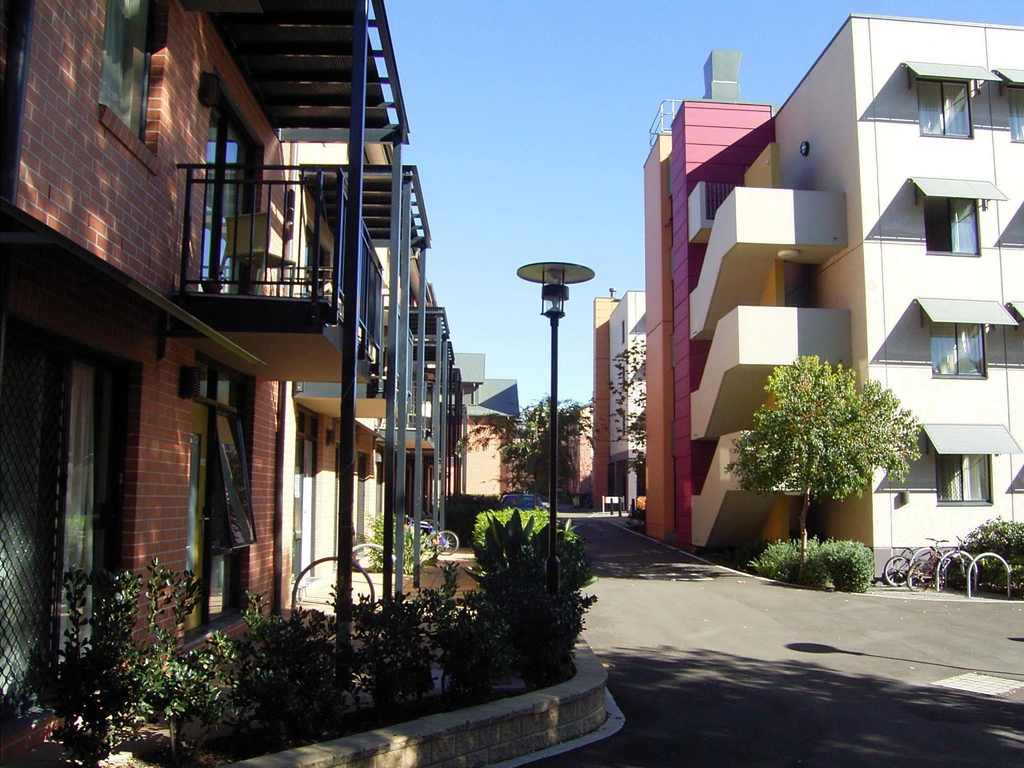 Sydney University Village Bagian luar foto