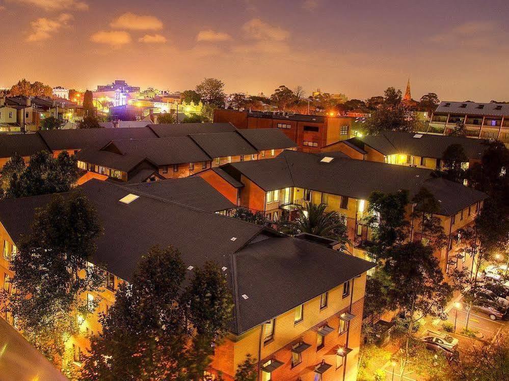 Sydney University Village Bagian luar foto